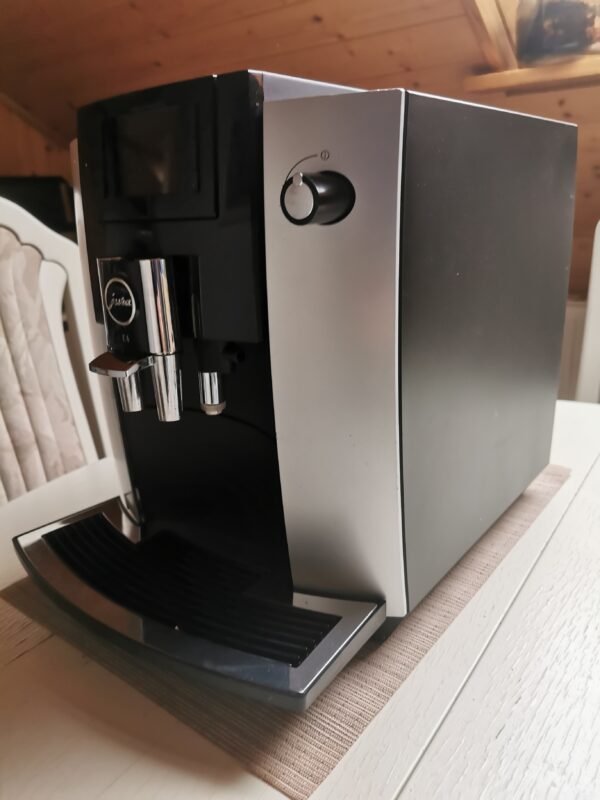Jura E6 - Image 2