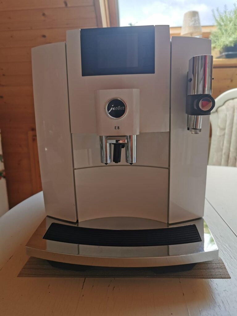 Jura E8 (eb) White